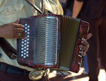 Refrescando el Típico llevará la música panameña al mundo junto a Fonseca