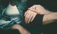 ¿Qué significa besar la mano de un hombre?