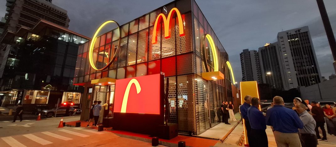 Tercer McDonald’s Luna en el mundo llega a Panamá
