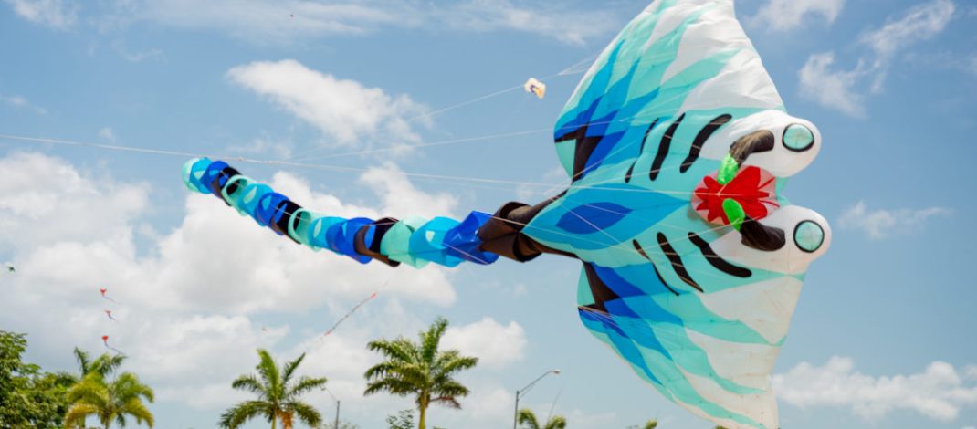 Miles de familias llenan de color el cielo de Costa Verde en el Festival de Cometas y Panderos