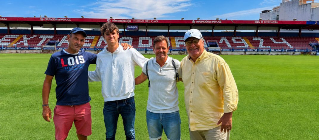 Futbolista panameño Juan Moltó inicia pretemporada con el histórico CD Extremadura de España