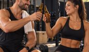 ¿Sabías que consumir grandes cantidades de alcohol después de entrenar puede reducir hasta en un 37% la síntesis de proteína muscular?